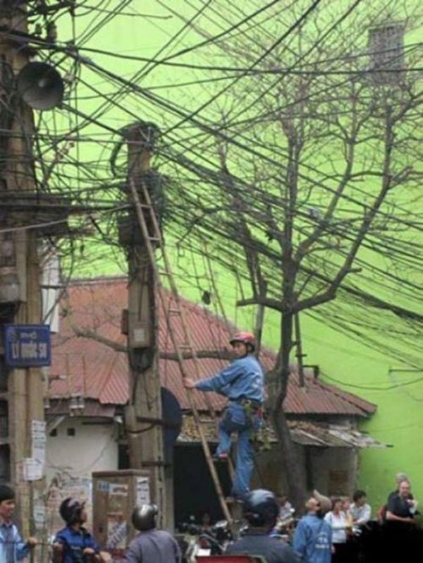 Crazy Electrician Worst Job Ever