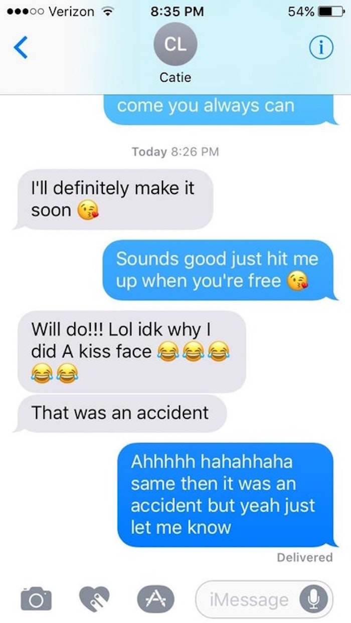 Kiss Face Emoji
